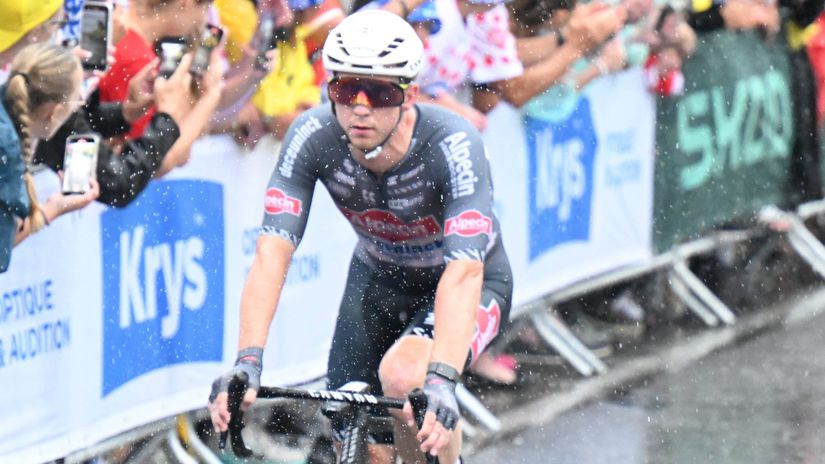 Australcan oslavuje prvy triumf na Tour