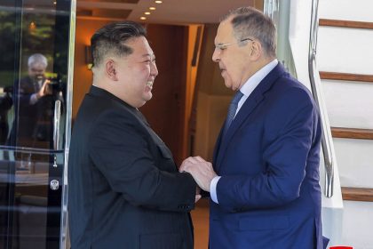 KIM ubezpecil ze podporuje Rusko vo vojne na Ukrajine Lavrov hovori o nepremozitelnom bojovom bratstve