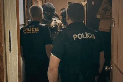 Mimoriadna razia v Dnipre Slovenski ceski a ukrajinski policajti patrali po pachatelovi hrozieb