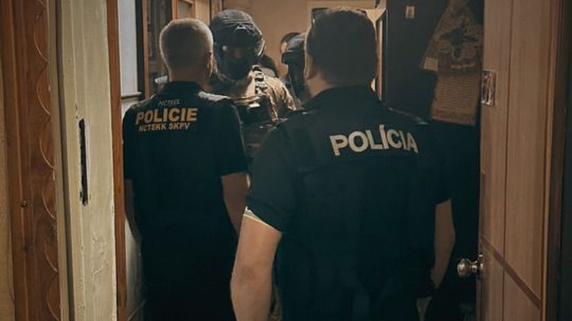 Mimoriadna razia v Dnipre Slovenski ceski a ukrajinski policajti patrali po pachatelovi hrozieb