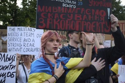 Zelenskyj cuvol lebo potrebuje peniaze od Zapadu