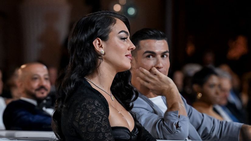 Doslo aj na Ronalda Najznamnejsi sportovy par caka svadbu Georgina ukazala luxusny zasnuby prsten