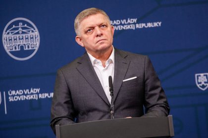 Neakceptovatelne Slovaci vo svete kritizuju Fica