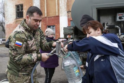 Okupacne fiasko Rusov zivot ako na Sahare Deti prosia Putina o vodu V bytoch ma tiect len kazdy treti den
