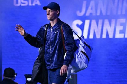 Dalsi skandal na tribunach US Open Sinnera takmer okradli na kurte
