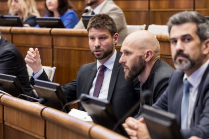 PS predstavilo Tresk Simecka Navod na restart ekonomiky po Smeru Bez rastu to nepojde hovori Odor