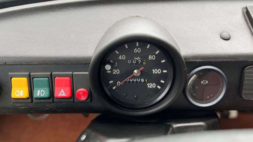 Trabant 601 S de Luxe Na predaj bakelitova legenda Na tachaci ma len 9 km