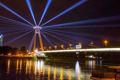 Biela noc rozziarila Bratislavu Festival svetla a umenia prinasa diela z roznych krajin