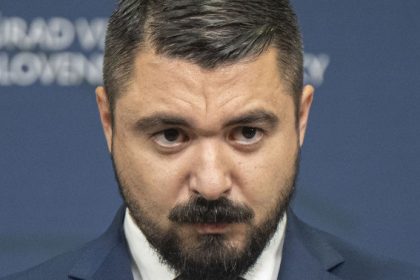 Pavol Gaspar povedal kedy odstupi nehoda ho mrzi Podla sefa SIS je Brat za brata obcianske zdruzenie