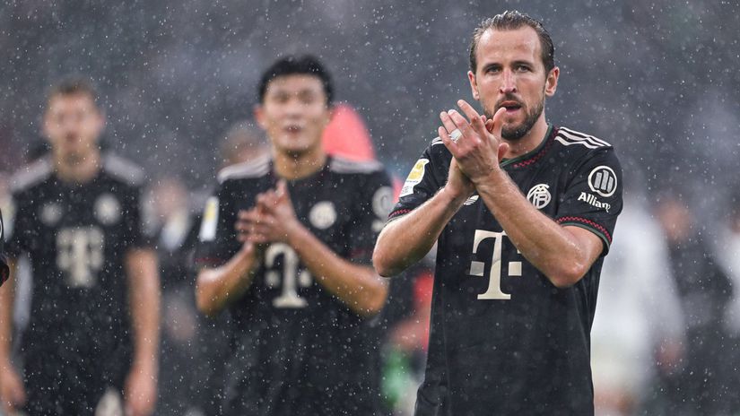 kolo osma vyhra Bayern hral svoju ligu Lipsko darovalo domacim sestgolovy pridel Darilo sa aj Wolfsburgu