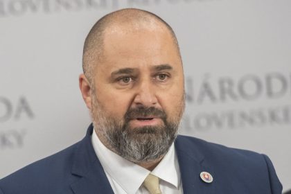 Incident exposlanca Linharta s policajtom by mali prejednat ako priestupok