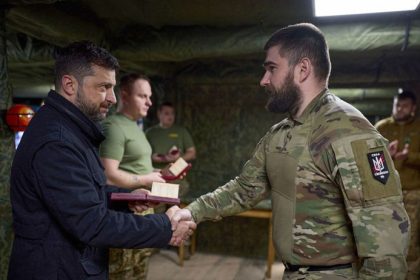 PAD POKROVSKA JE OTAZKOU DNI PISE LE MONDE