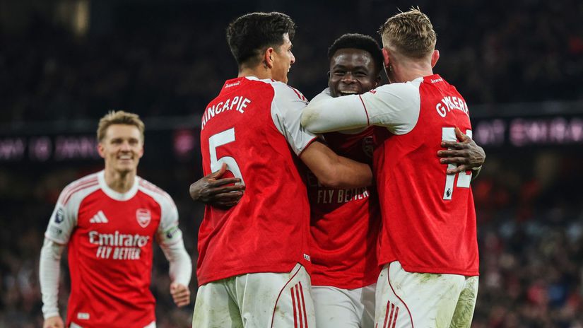 Infarktovy zaver na Emirates Arsenal zachranil vitazstvo Expresny gol Liverpoolu Salah je spat
