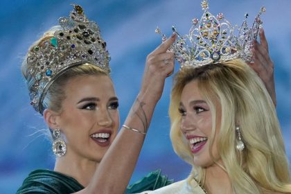 Najkrajsia Ceska oslavila Vianoce v bikinach