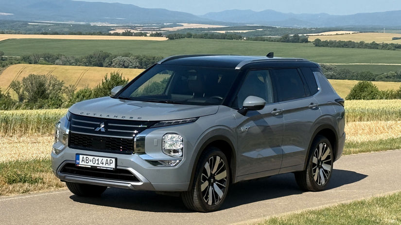 Nove Mitsubishi Outlander PHEV je komfortne a zvlada teren aj elektricku jazdu