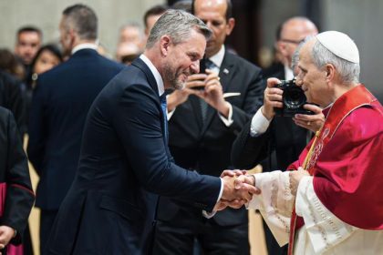 Pellegrini vo Vatikane Mama ho sprevadzala priniesol dary