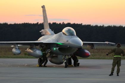 Prilet dalsich troch stihaciek F 16 na Slovensko odlozili pre pocasie