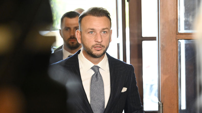 Sutajovi Estokovi za curillovcov potvrdili dalsiu pokutu Nevzdava sa a obracia sa na spravny sud