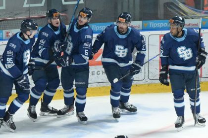 Veduci Slovan v bodovom thraku senzacny obrat Ziliny Nitra doma zakopla Poprad deklasoval Oceliarov