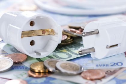 Zasadna zmena v uctoch za elektrinu Regulacny urad zavadza pasma cim menej spotrebujete tym menej zaplatite