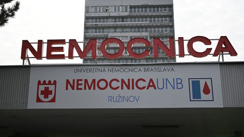 Bojovy ring v nemocnici 15 policajtov chranilo lekarku