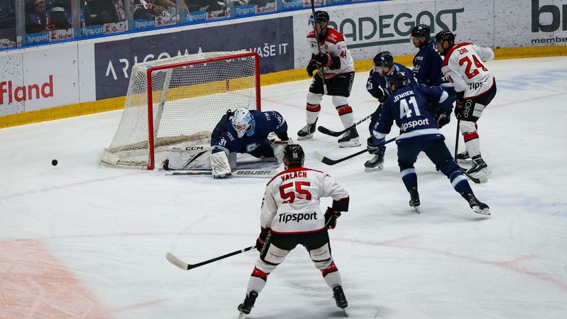 Hokejova liga naruby sokujuce novorocne kolo Fanusikovia doma sklamali Slovan Nitra aj Kosice