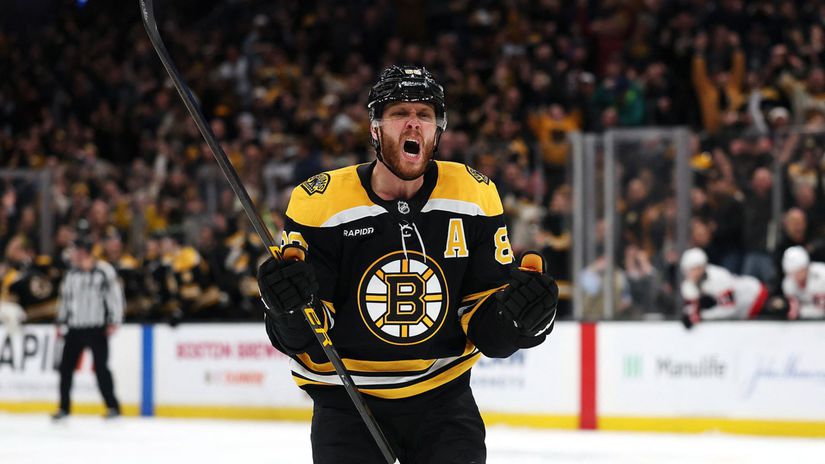 Montreal so Slafkovskym sa trapil Suzukiho zapis do historie Pastrnak bodovo explodoval Cech mal prsty v siestich goloch Bostonu