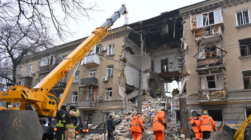 ONLINE Rusi opat masivne zautocili Viac ako 160 dronov pustosilo Ukrajinu v Odose stale vytahuju ludi z ruin
