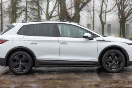 Skoda Elroq 60 zlata stredna cesta s malymi kompromismi v zime