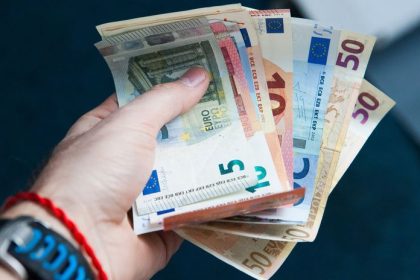 Svetove zdravotnicke autoritiy biju na poplach a volaju po zvyshovani cien Chemu by podla nich mali rast cisla na cenovkach