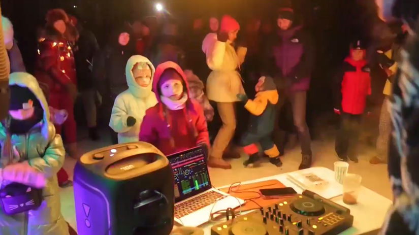 VIDEO Kyjevcani si v mraze zorganizovali party Nemame kurenie alebo mame silu ducha a chut zit