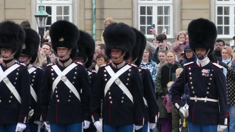 koniec rozpravok kralovske deti cviia na najhorsie vojnov scenare princezn vymenili luxus za maskace