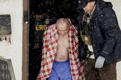 ponizujuce zasah v hlbokom mraze imigracni agenti odviedli americana z byty len v spodnom pradle