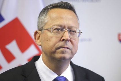 Chcete investovat do slovenskej ekonomiky Vlada si opat pozicia stovky milionov eur od obyczajnych ludi