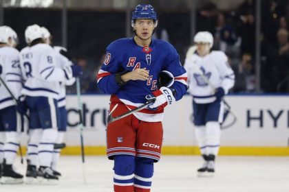 Chlapec ktory zarabamiliony v NHL mohol ist do bane Po tvrdych narazkach na Putina si dal s kritikou pauzu