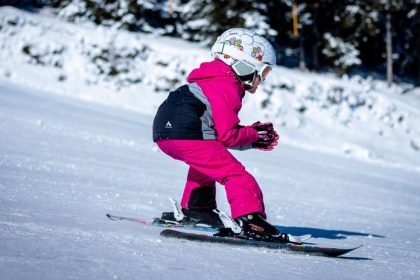Jarne prazdniny 2026 Kedy si treba vziat volno Prazdniny su rozdelene podla krajov celu seriu ukonci vychod rozpis