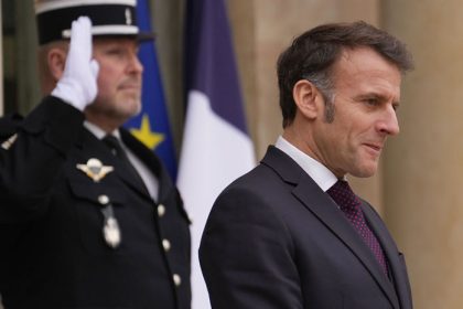 Macron chce obnovit dialog s Putinom Kremel privital prezidentove vyhlasenia