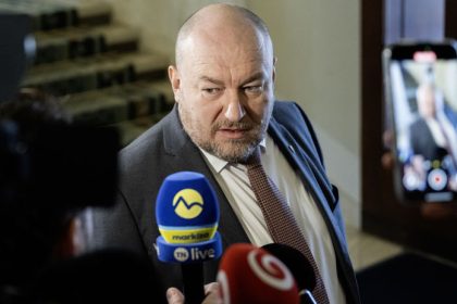 Minister Huliak Futbalovy zvez skrachuje do troch mesiacov