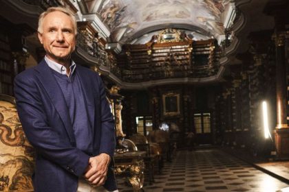 Netflix sfilmoval Posledne tajomstvo Dana Browna Co objavite ked sa vyberiete po jeho stopach v Prahe Aj pribeh prostitutky Tonky Sibenice