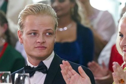 Norska monarchia celi obzalobe zo znasilnenia a vymene sprav medzi princeznou a Epsteinom cim kazi svoj rozpravkovy pribeh