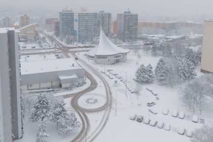 Posledny zachvev zimy Slovensko pokryl sneh SHMU vydal nove varovania
