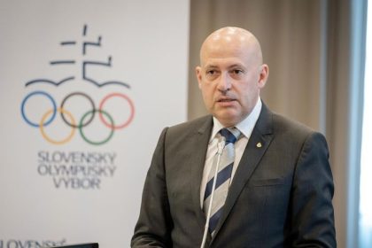 Sme na okraji zaujmu Prosil som ako zobrak aby to tak nebolo Kritika Ta ma sluzit iba na zviditelnenie sa