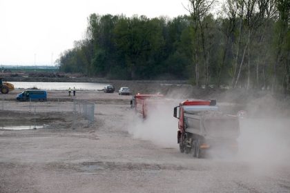 Tragedia na stavbe obchvatu 68 rocny muz prisiel o zivot nasli ho pri pracovnom stroji