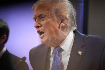 Trump po zruseni ciel sudom vulgarne nadavali nasledne okamite oznamil zavedenie dalsich vo vyske desat percent