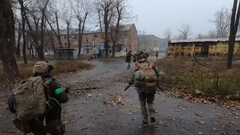 VIDEO Rusom nepomohla ani hmla Elitne ukrajinske jednotky ich porazili takmer sto Aj s pomocou Madara