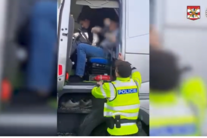 VIDEO Sofr narazil do stromu mysleli si ze bol opity Nakoniec to bolo omnoho vaznejsie