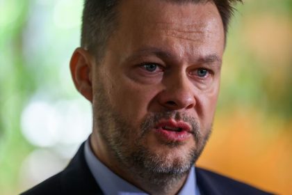 prekvapenie pre migala hlas a sns ho pri hlasovani o dovere nepodporili