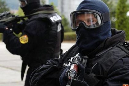 Akcia Asterix Policajt skocil vo vazeni obvinuju ho z predaja steroidov