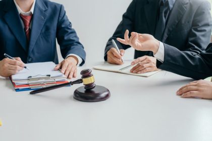 Delenie majetku v spoluvlastnictve casto konci na sude Ten moze rozhodnut ze dom alebo pozemok nebudu patrit nikomu zo spoluvlastnikov