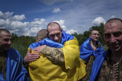 Ked pri vymene zajatcov vojaci placu Ukrajinci ani ruski okupanti sa slzam neubranili Co povedali svojim najblizsim